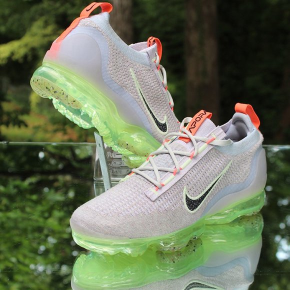 Nike Air VaporMax Flyknit 2021 Women’s Size 10 - Picture 2 of 12